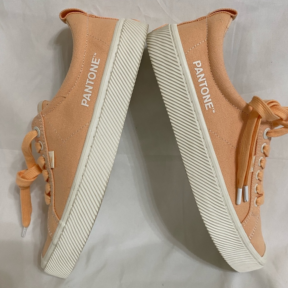 Cariuma Peach Canvas PANTONE OCA LOW VEGAN SNEAKERS, Peach/Wht Unisex: M8 W9.5 - Picture 12 of 14
